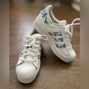 Women’s Adidas shoes with shell toe